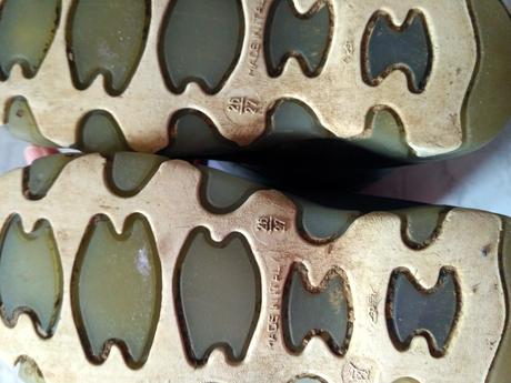 Gumáky blikajúce, 26