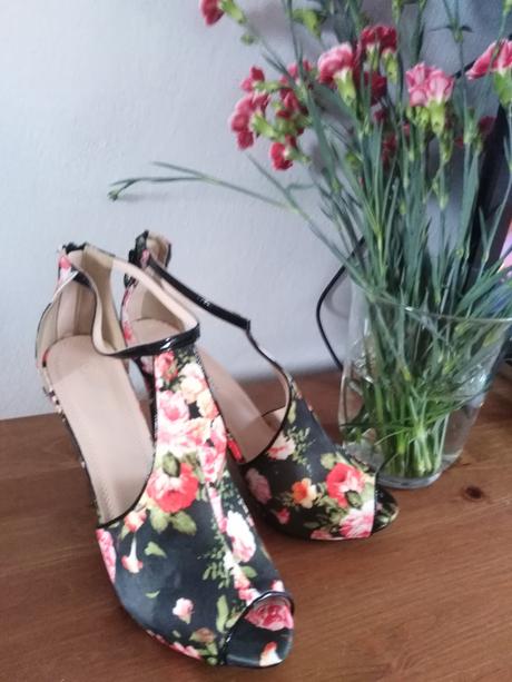 Kvetovane sandalky, akomi,40