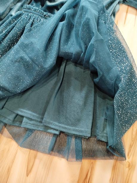 Zamatové šaty s tylovou sukničkou, 116