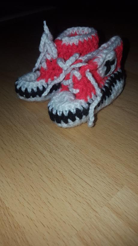 Hackovane papucky, <17