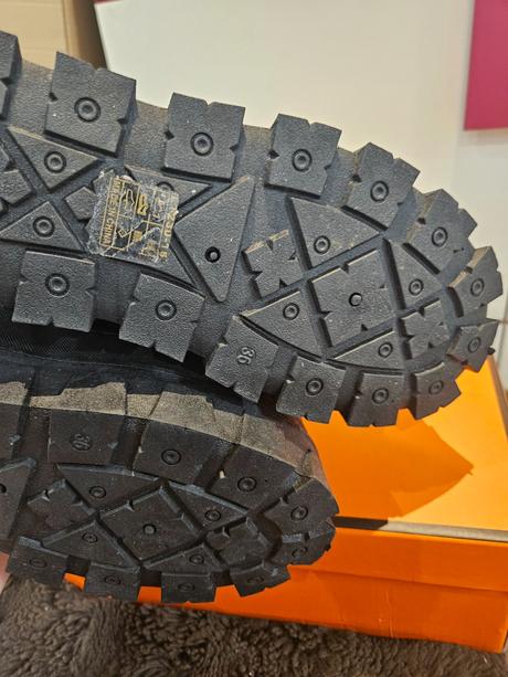 Snehule 36 zateplene sedí na 35,5, 36