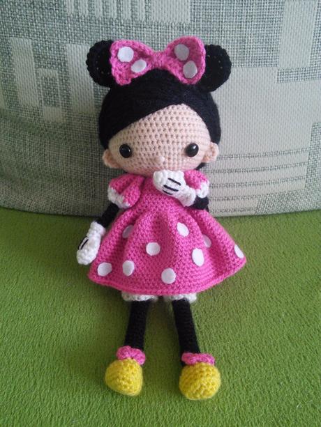 Háčkovaná bábika minnie, 