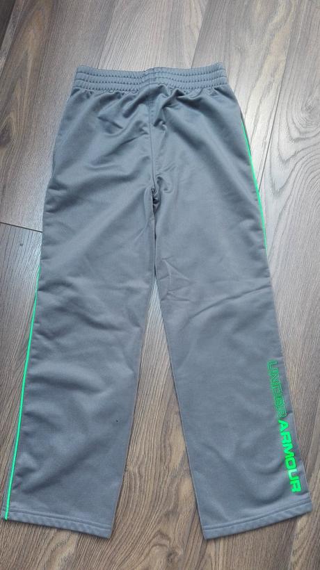 Teplaky under armour, 128