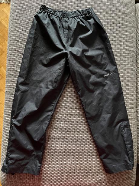 Šušťákové nohavice, 122