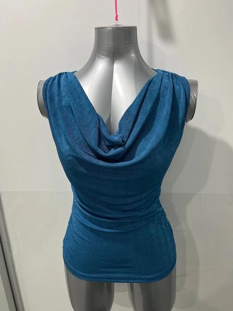 Top s padajucim vystrihom, m