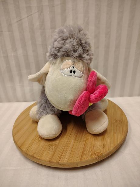 Plyšová sivá ovečka s kvietkom, flos toys, 26 cm, 