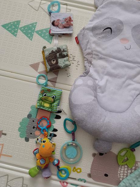 Pomôcky pri hre na brušku + hračky, 