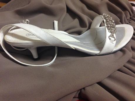 Biele sandálky na nízkom podpätku, 36