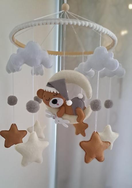 Kolotoč nad postieľku,