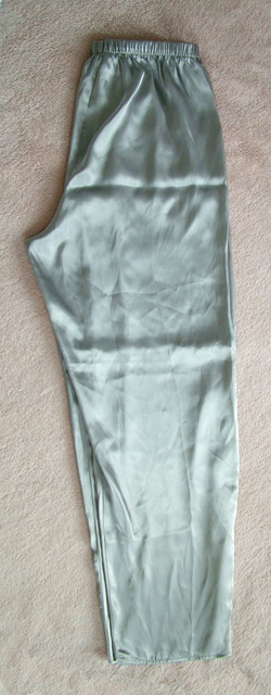 Saténové pyžamo, l