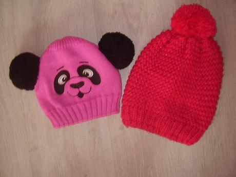 Ružova čiapka s bambulkami, 116