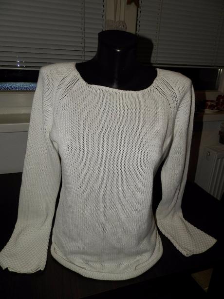Kvalitný biely trendy svetrík m/l, m