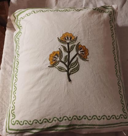 Bavlnený vyšívaný vankusik, 