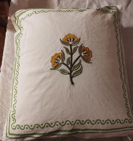 Bavlnený vyšívaný vankusik, 