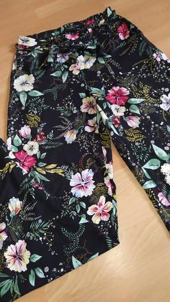 Kvietkovane nohavice, s