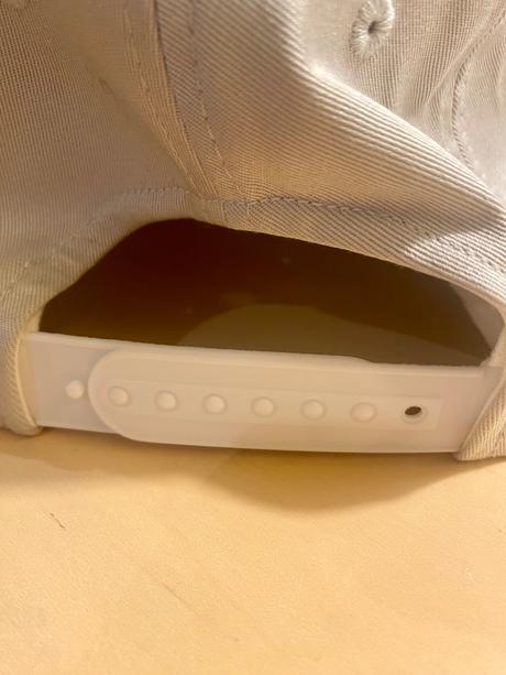 Šiltovka gugguu, s, s