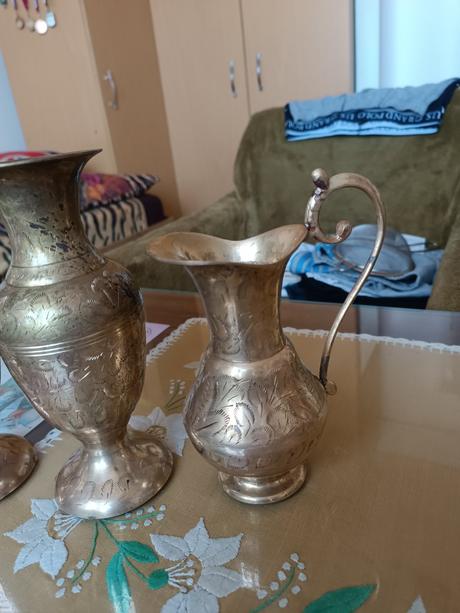Retro mosadzné vázy a džbánik - gravírované, 4 ks, 