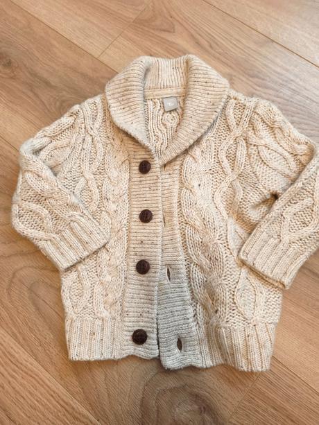 Kvalitny svetrik na gombiky., tu,80