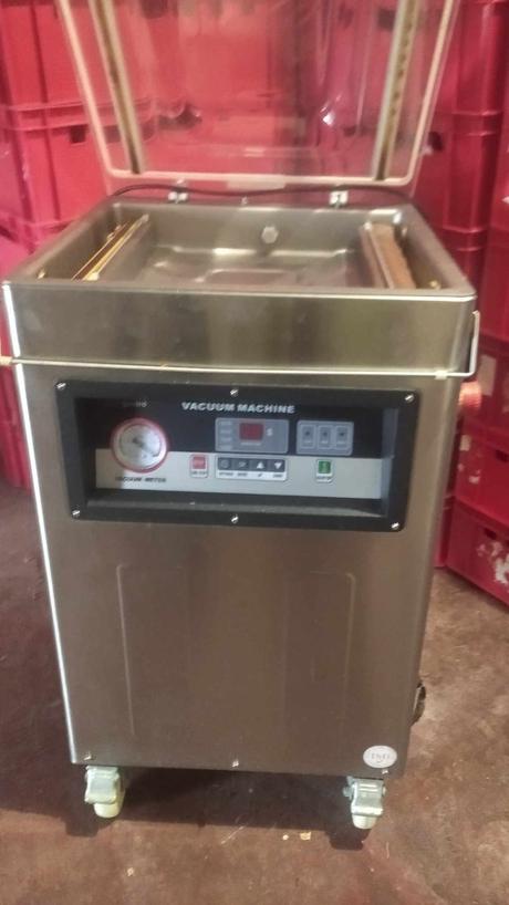 Vákuovací baliaci stroj,