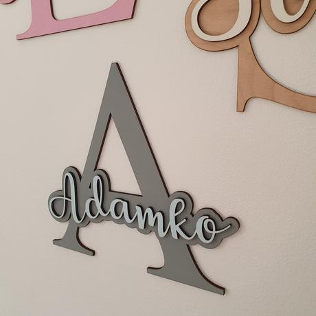 Drevená dekorácia iniciálka i. s menom,