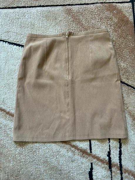 Sukňa nad kolená, s