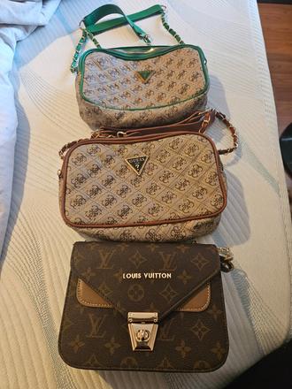 Crossbody kabelka penazenka, guess