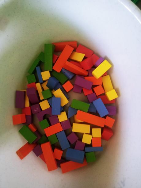 85 ks stavebnica drevena,