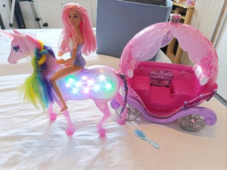 Barbie kôň a koč, 