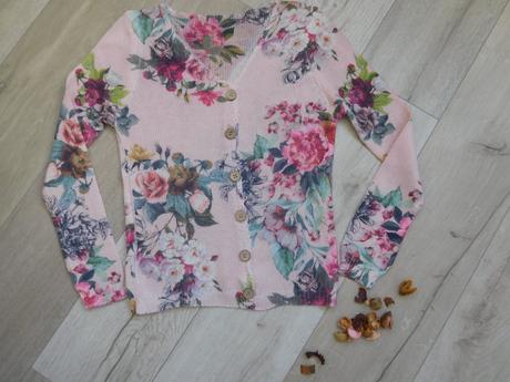 Pulovrík bavlnený kvety s,, s