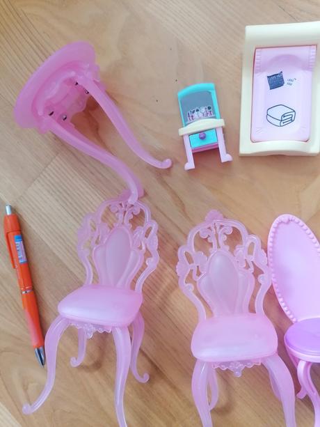 Nábytok pre bábiky, 