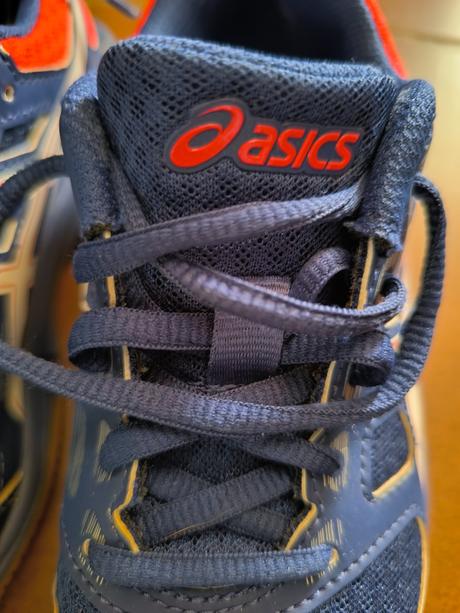 Tenisky - halovky, asics,33
