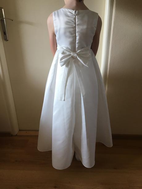 Šaty na 1.sv. prijimanie, 134