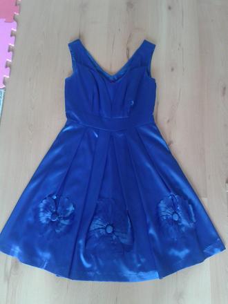 Saténové šatky, 36