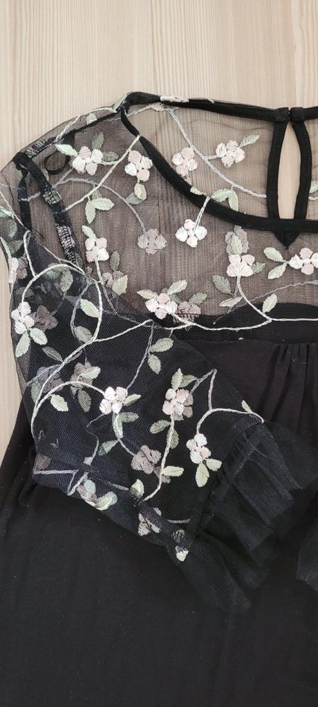 Nenosena bluzka aj na mensiu spolocensku udalost., f&f,36