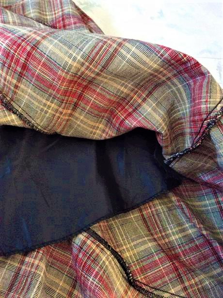 Extravagantná sukňa, l