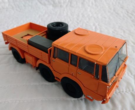 Zberateľský model tatra 813,