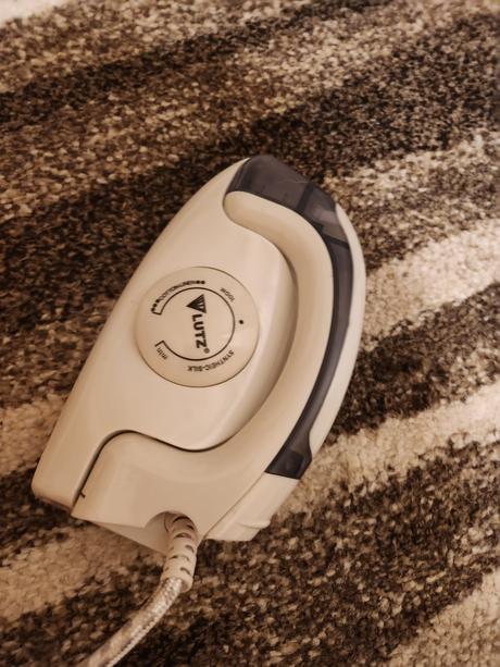 Malá žehlička so sklápacou rukoväťou, 