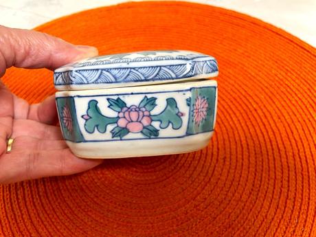 Porcelánová šperkovnica, 