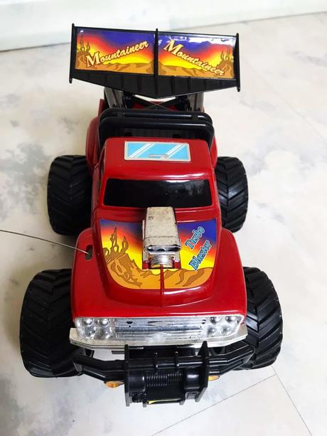 Starý veľký retro jeep / 3 ks,