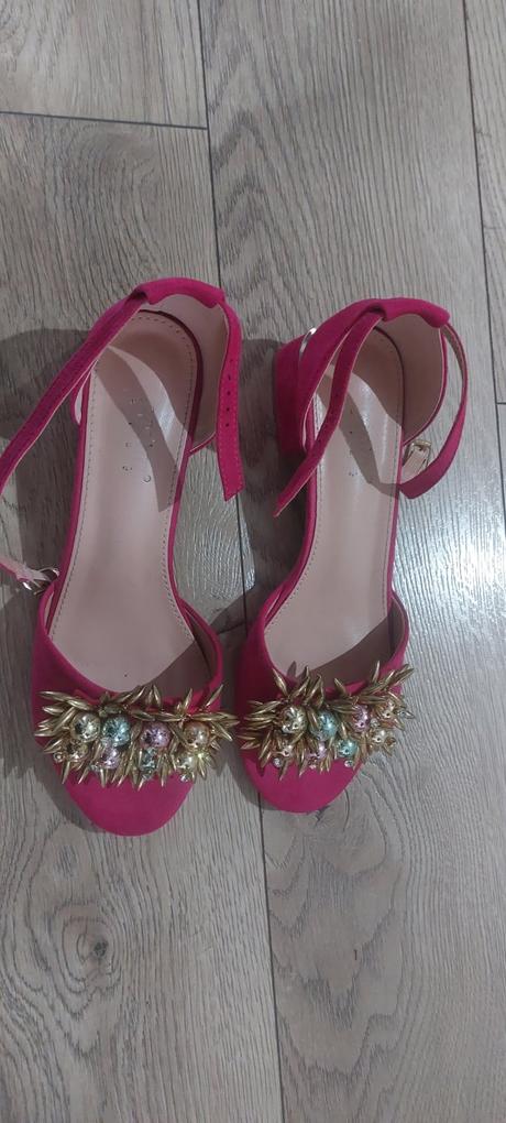 Cyklamenove sandalky, 38