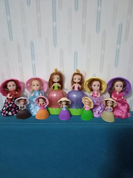 Bábiky cupcake surprise, 