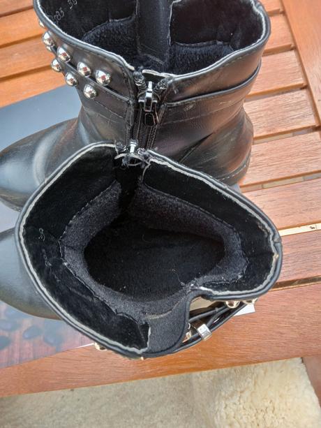 Čierne čižmičky, 38