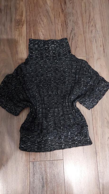 Trblietavy rolakovy top, 