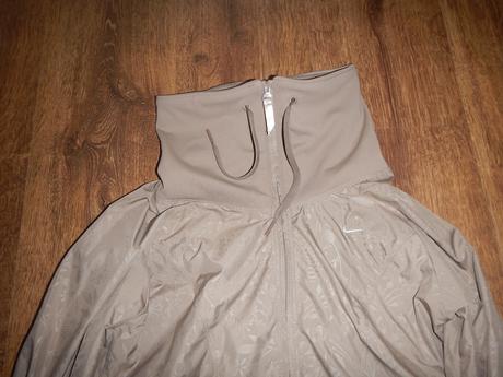 Krasna bundicka, nike,s