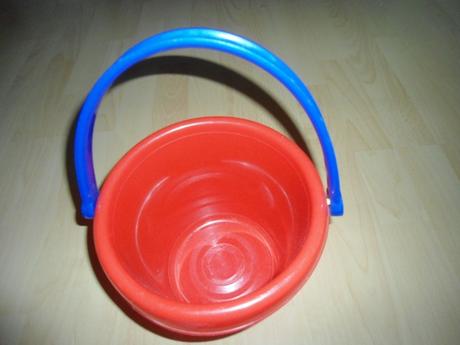 Cervene vedierko / kyblik, 