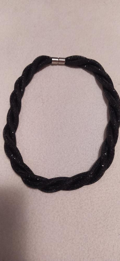 Výraznejší náhrdelník, takko