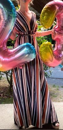 Šaty so zavezovanim na mnoho spôsobov, 