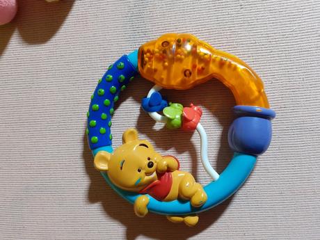 Hracia deka s rôznymi hračkami,