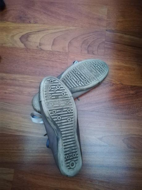 Šedé tenisky, 40