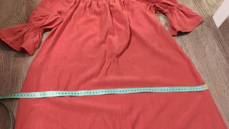 Saty s odhalenymi ramenami, s